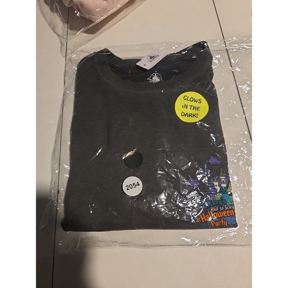 Disney Mickey Vampire Shirt, Unisex XL Magic Kingdom Halloween Top, Glow in Dark - Picture 7 of 7